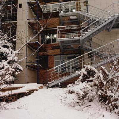 Мини Фото Окна на эвакуационных лестницах по E 60